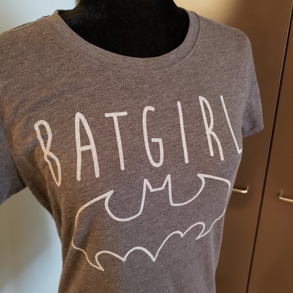 Batgirl T-shirt Size Large - Picture 1 of 6